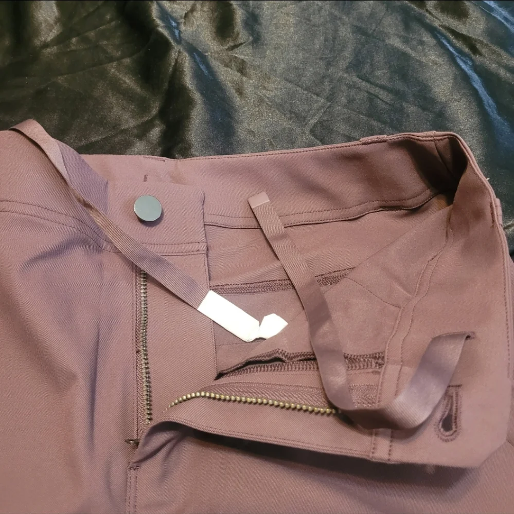 New Lululemon Carpenter pants,Team Canada,Limited Edition - Picture 10 of 16